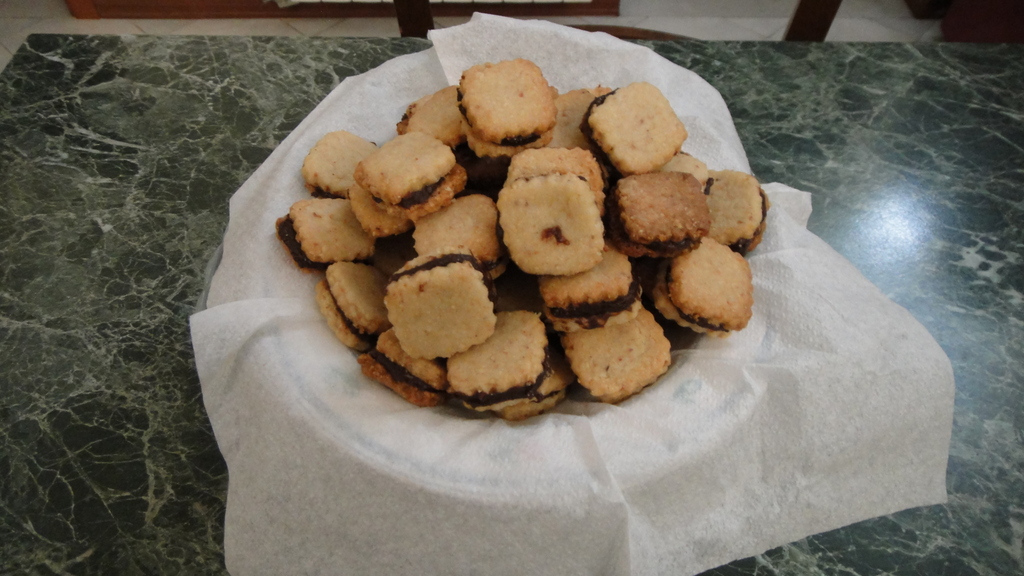 Baci di Dama al RHUM ripieni di crema di nocciole fatta in casa